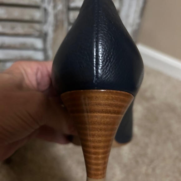 Chanel navy stacked heel pointed toe pumps. Logo on toe. 38.5 - Picture 5 of 14